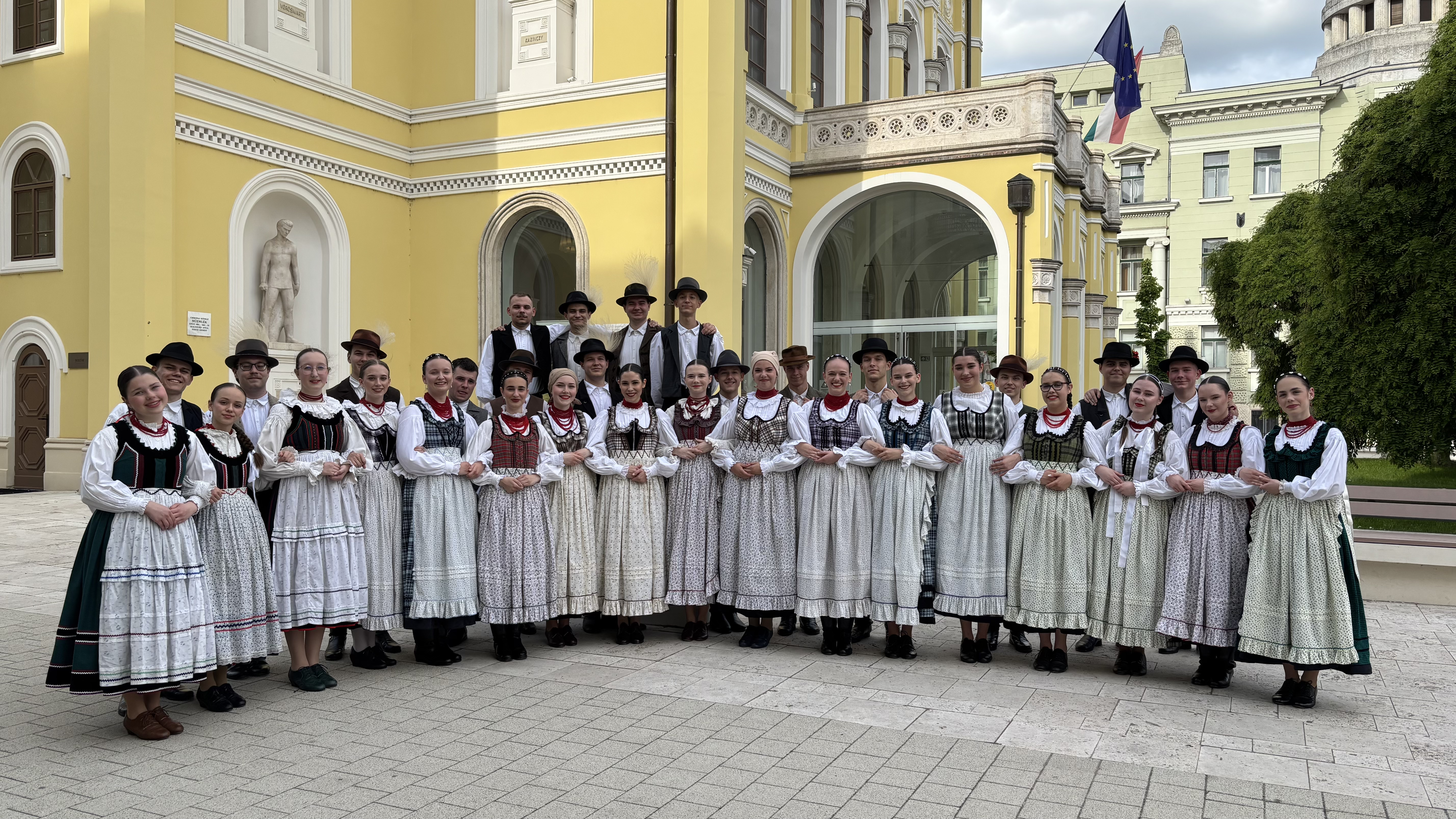 Császta Néptáncegyüttes